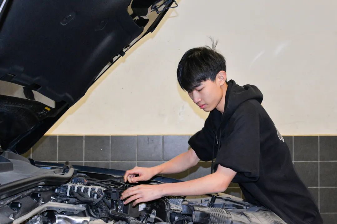 广东省高新技术高级技工学校,花都技工学校,广州技工学校,广州高新技校
广东省高新技术高级技工学校,花都技工学校,广州技工学校,广州高新技校